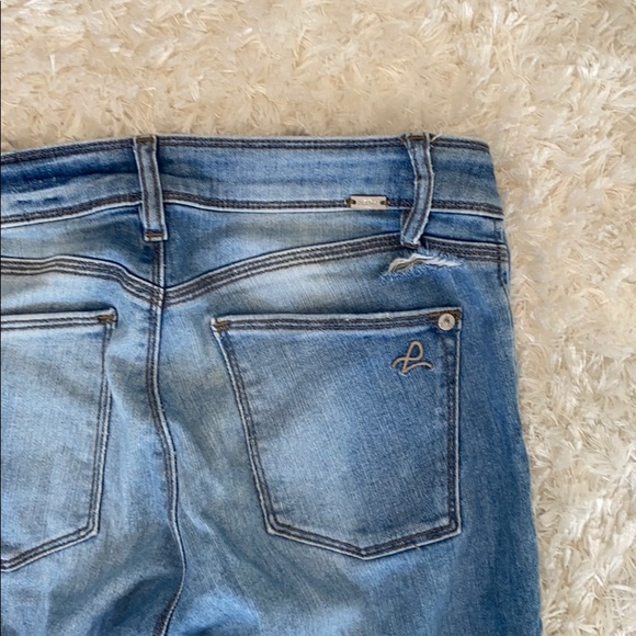 DL1961 light wash distressed jeans - Picture 7 of 8